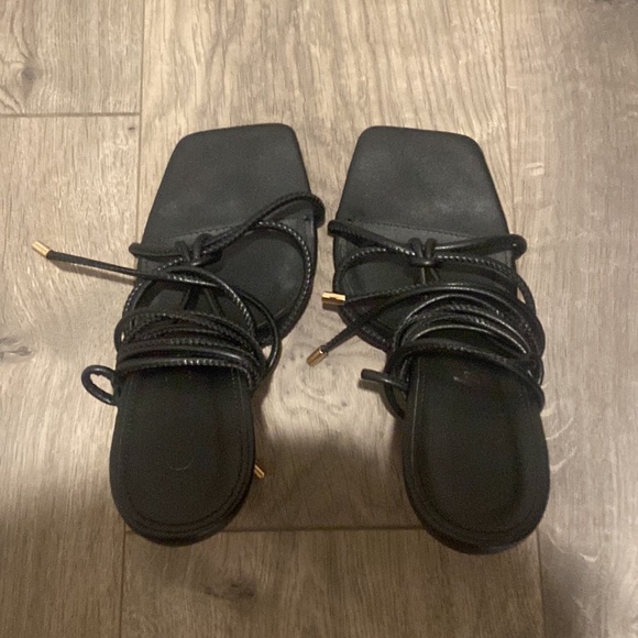 black heels - Picture 4 of 5